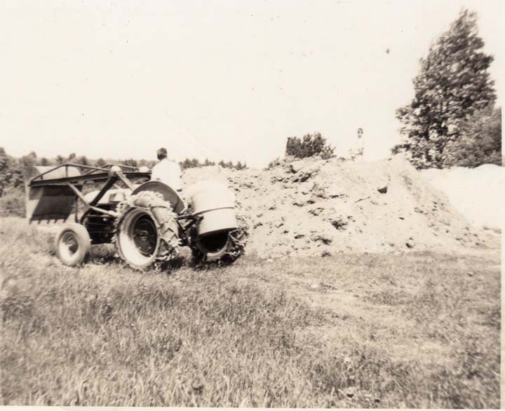 Farm_Bud-Tractor-1952